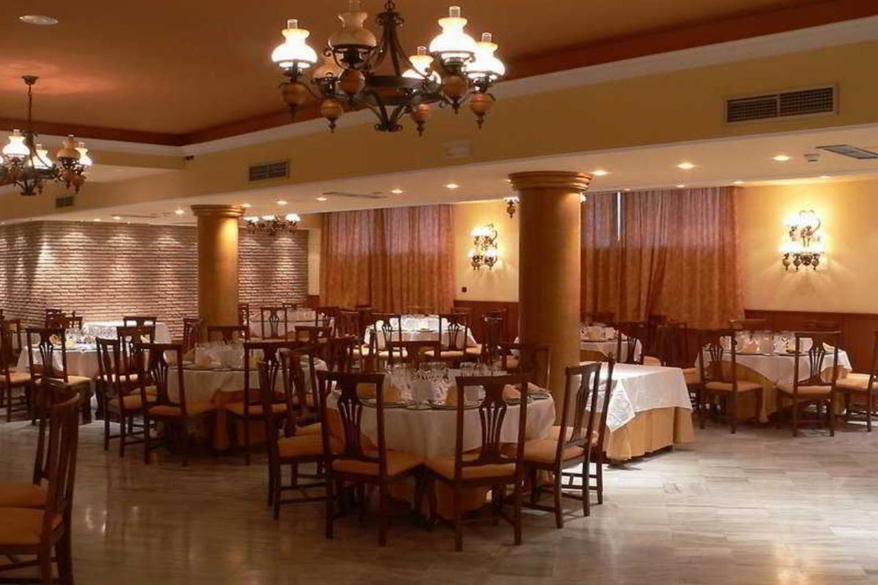 Hotel Reyes Ziries Альболоте Екстер'єр фото