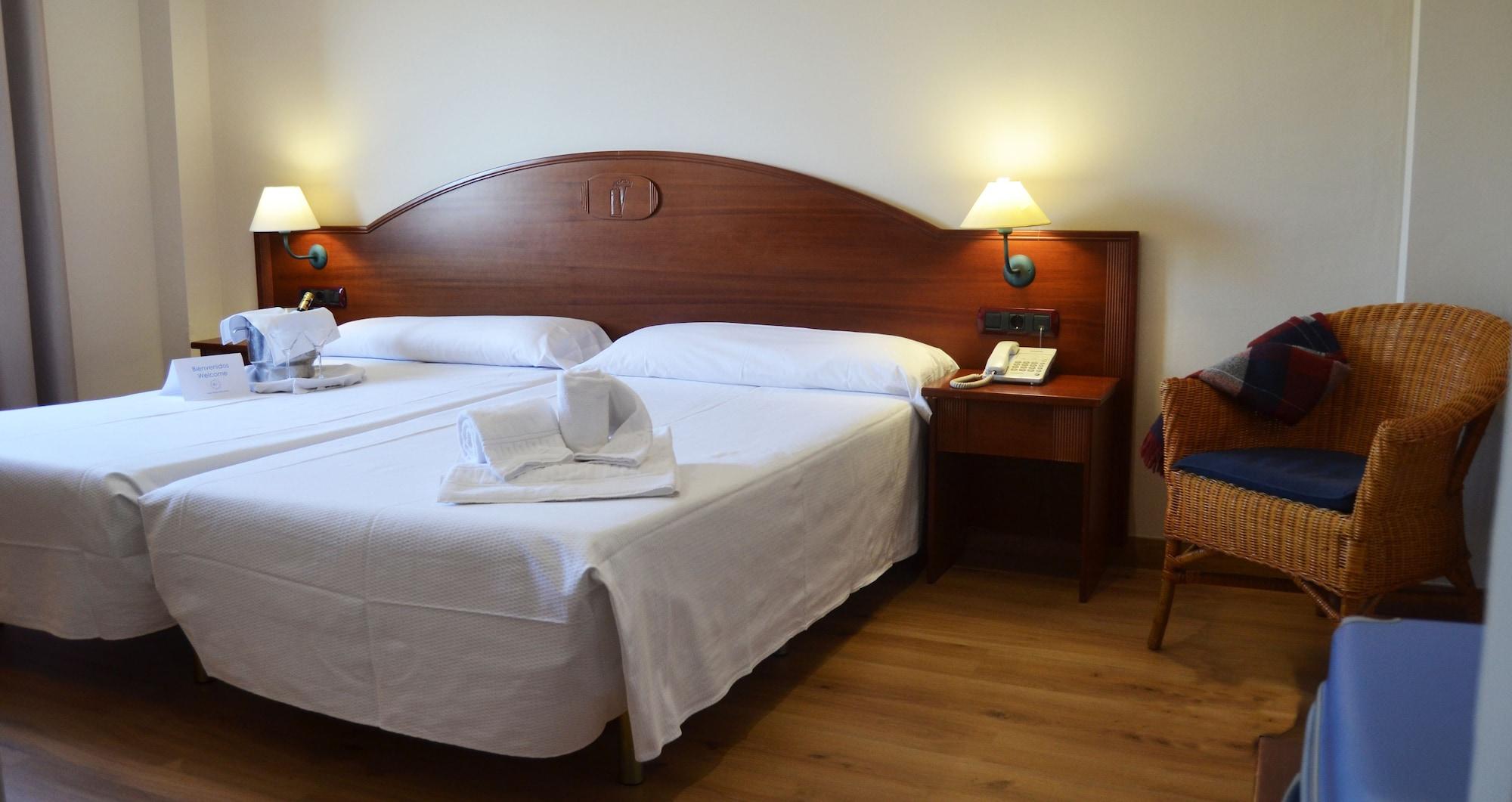 Hotel Reyes Ziries Альболоте Екстер'єр фото