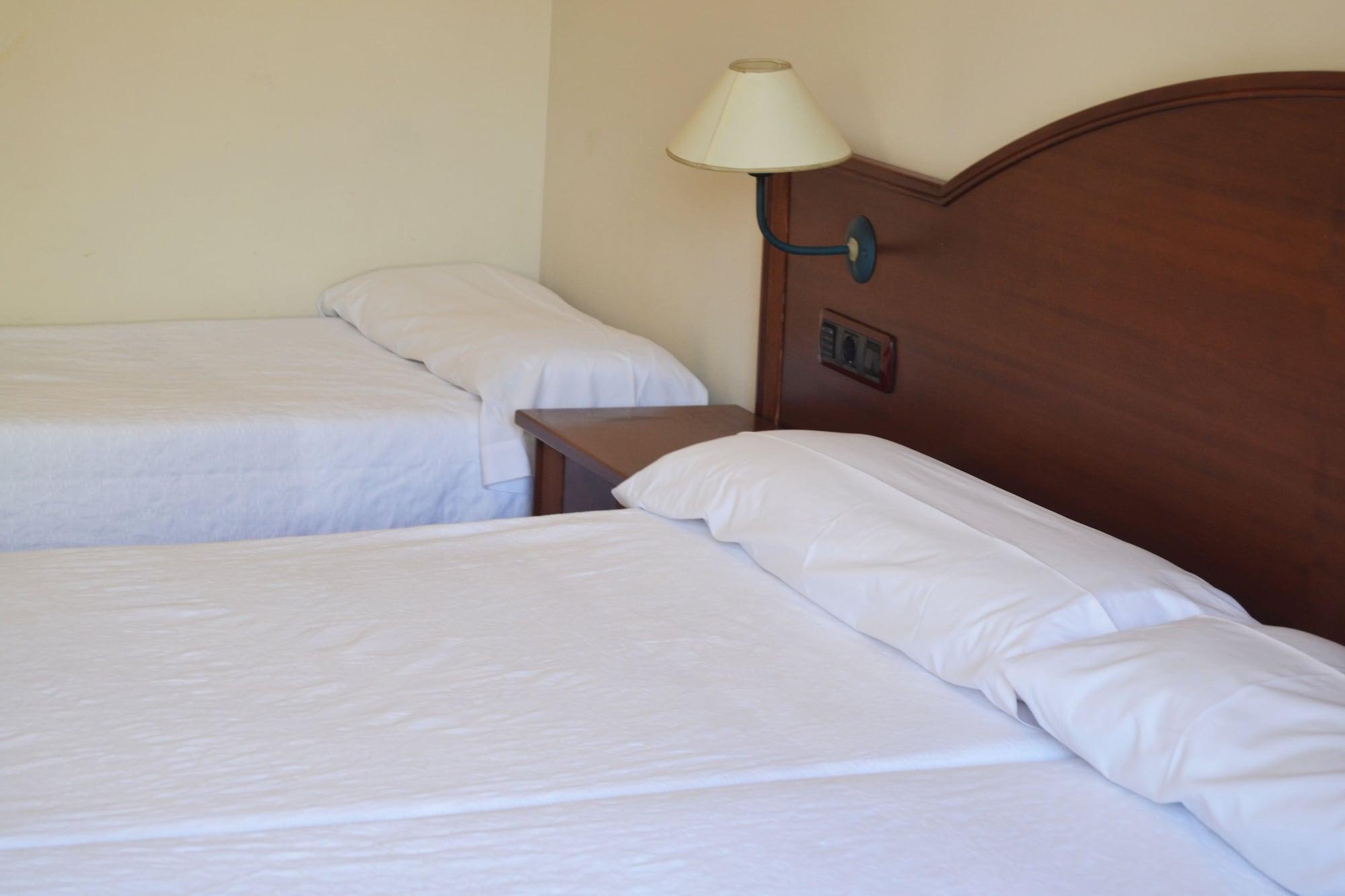 Hotel Reyes Ziries Альболоте Екстер'єр фото