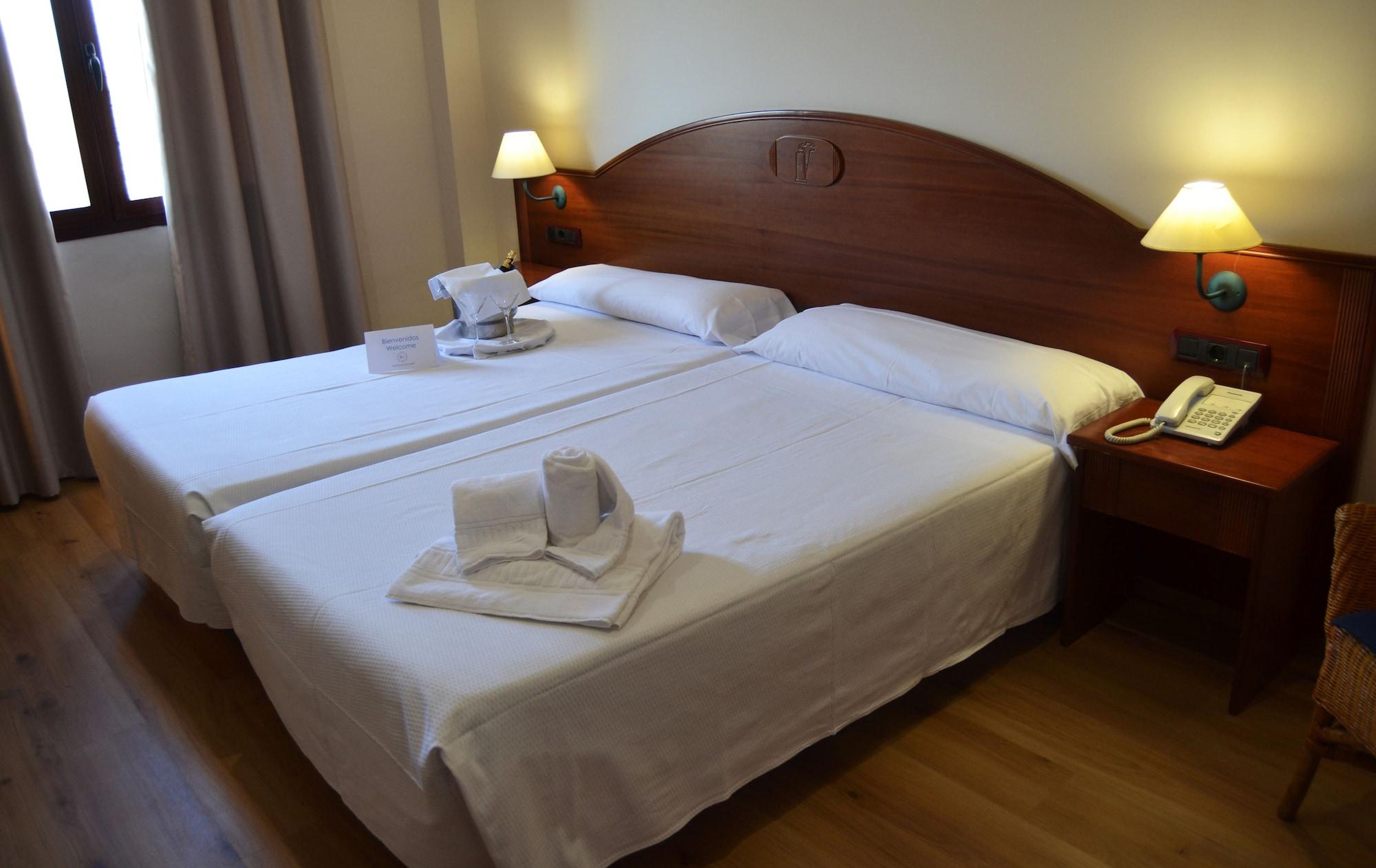 Hotel Reyes Ziries Альболоте Екстер'єр фото