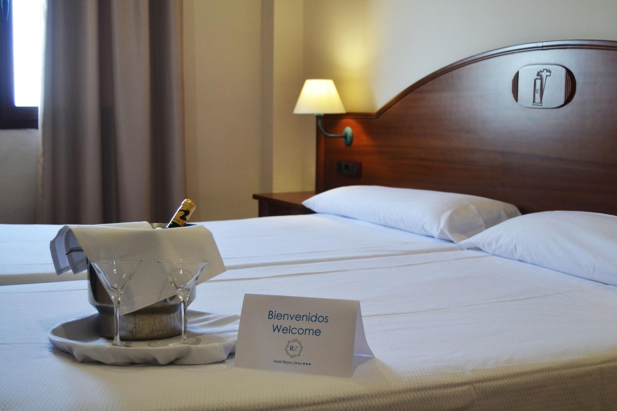 Hotel Reyes Ziries Альболоте Екстер'єр фото