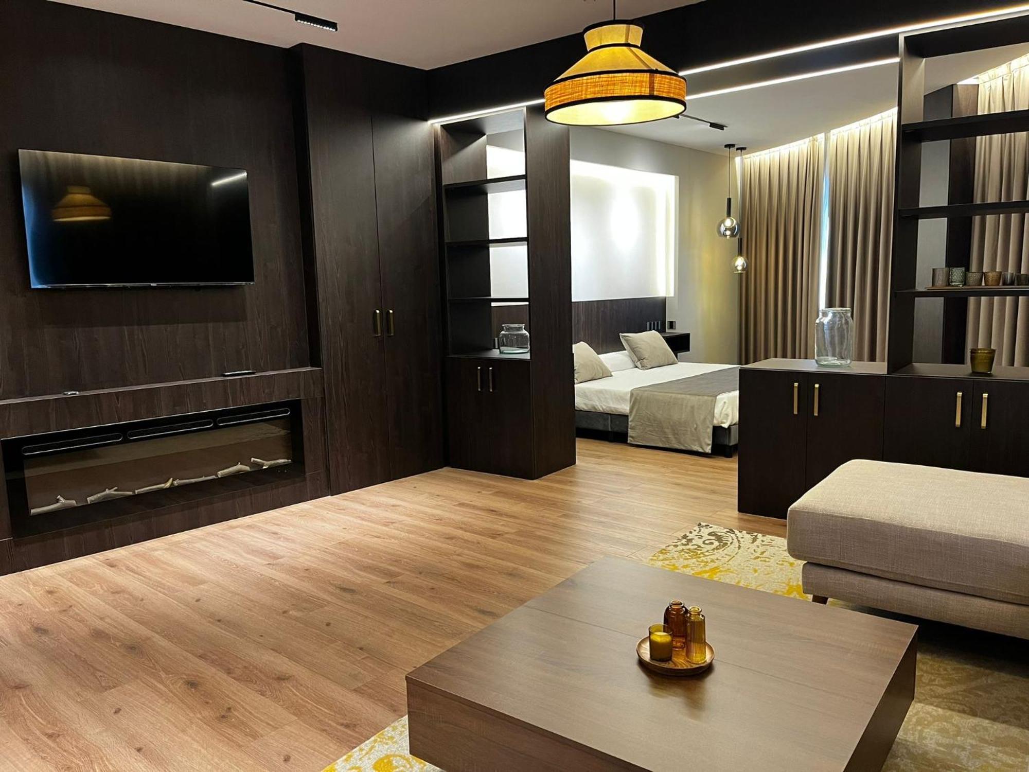 Hotel Reyes Ziries Альболоте Екстер'єр фото