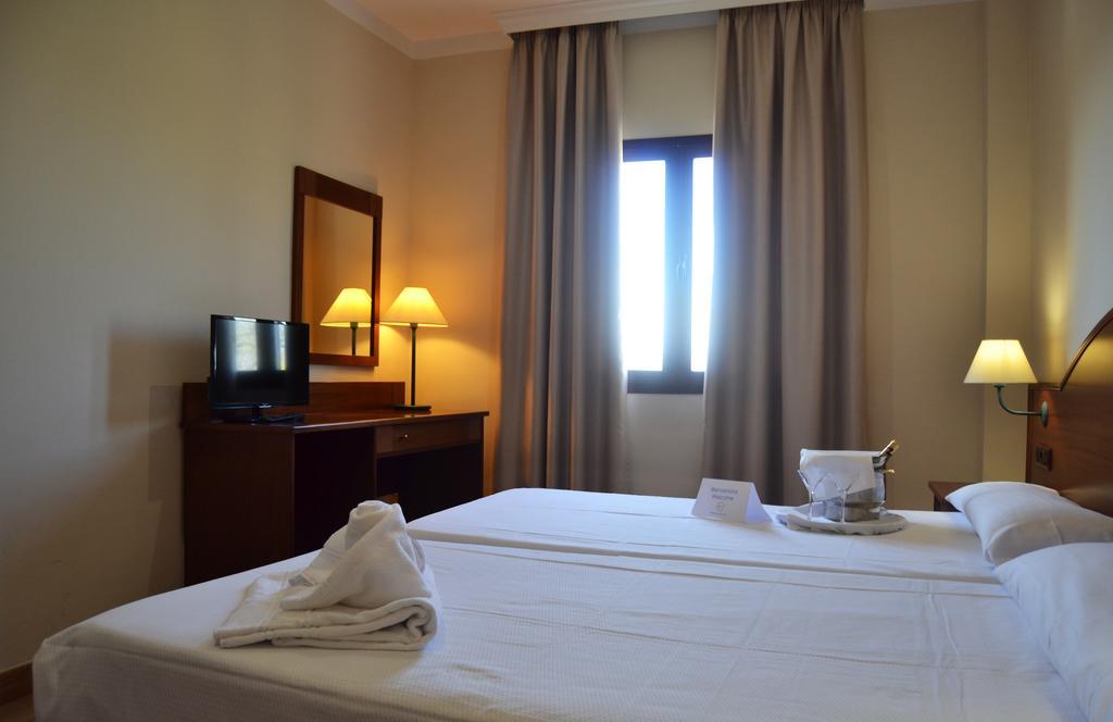 Hotel Reyes Ziries Альболоте Екстер'єр фото