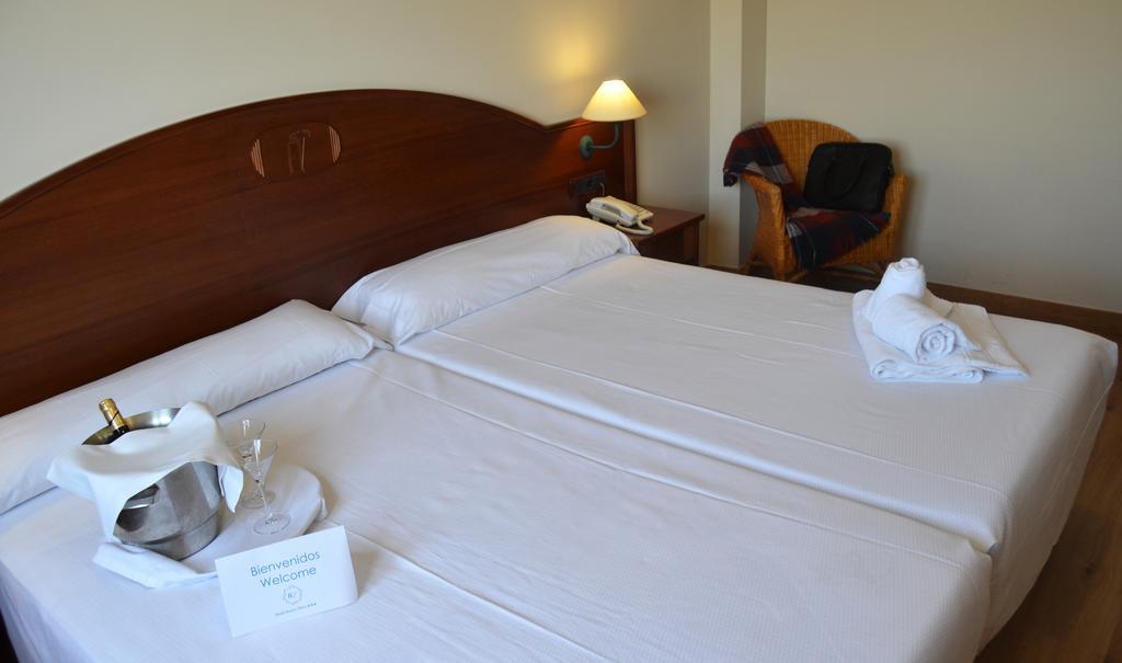 Hotel Reyes Ziries Альболоте Екстер'єр фото
