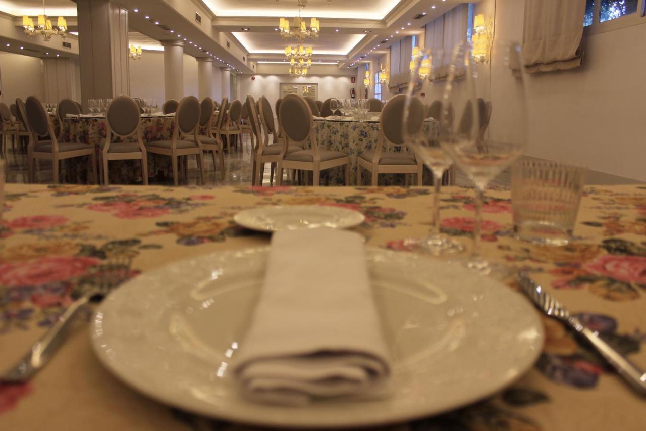 Hotel Reyes Ziries Альболоте Екстер'єр фото